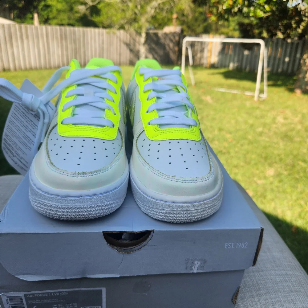 Nike Air Force 1 Low LV8 GS White Volt White DV1680 100 kids size 4y